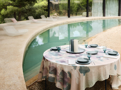 Cenare all'aperto con stile: come creare una tavola elegante e originale, in perfetto connubio tra interior design e moda