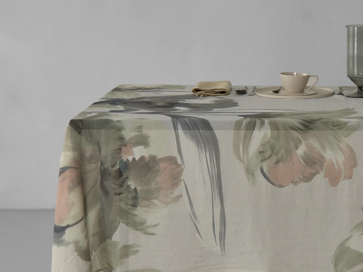 Setting a Winter Table with Vibrant Contrasts and Artisanal Elegance